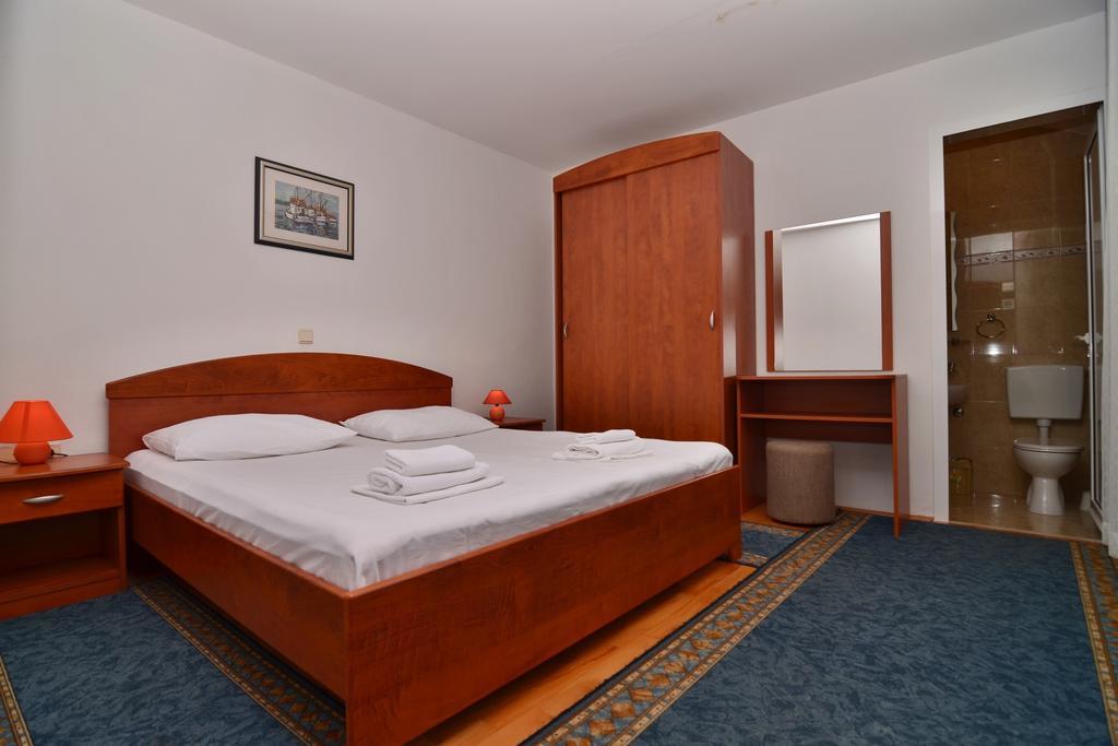 Mustapic Apartment *